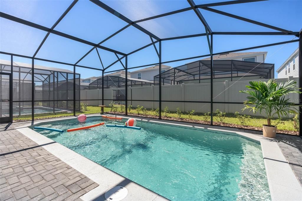 For Sale: $575,000 (5 beds, 5 baths, 2622 Square Feet)