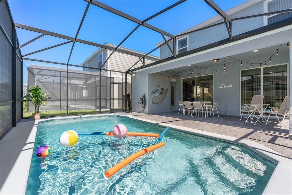 For Sale: $575,000 (5 beds, 5 baths, 2622 Square Feet)
