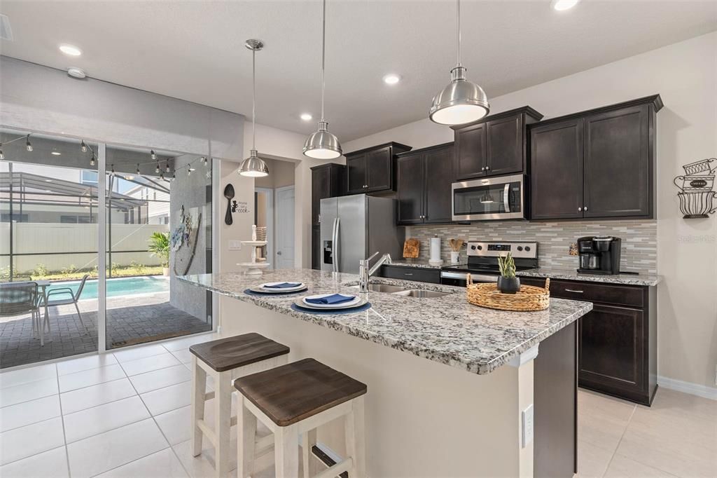 For Sale: $575,000 (5 beds, 5 baths, 2622 Square Feet)