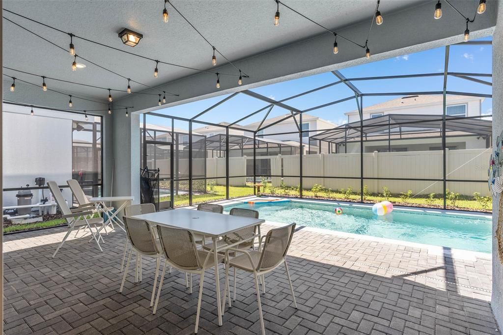 For Sale: $575,000 (5 beds, 5 baths, 2622 Square Feet)