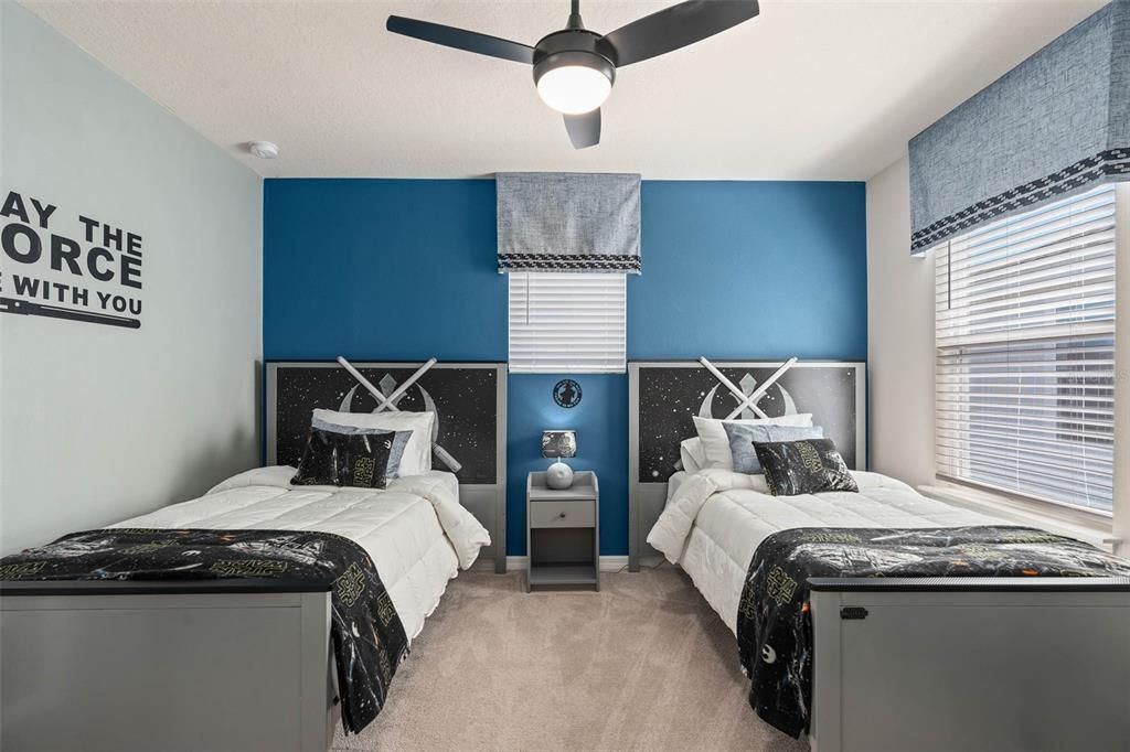 For Sale: $575,000 (5 beds, 5 baths, 2622 Square Feet)