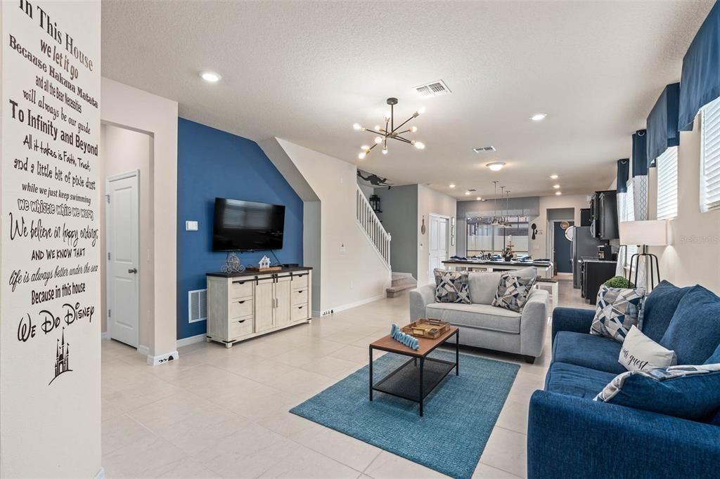 For Sale: $575,000 (5 beds, 5 baths, 2622 Square Feet)