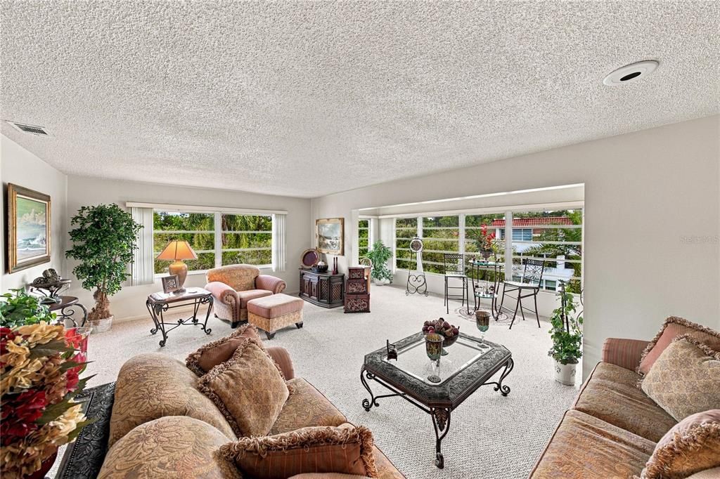 For Sale: $149,900 (3 beds, 3 baths, 1622 Square Feet)