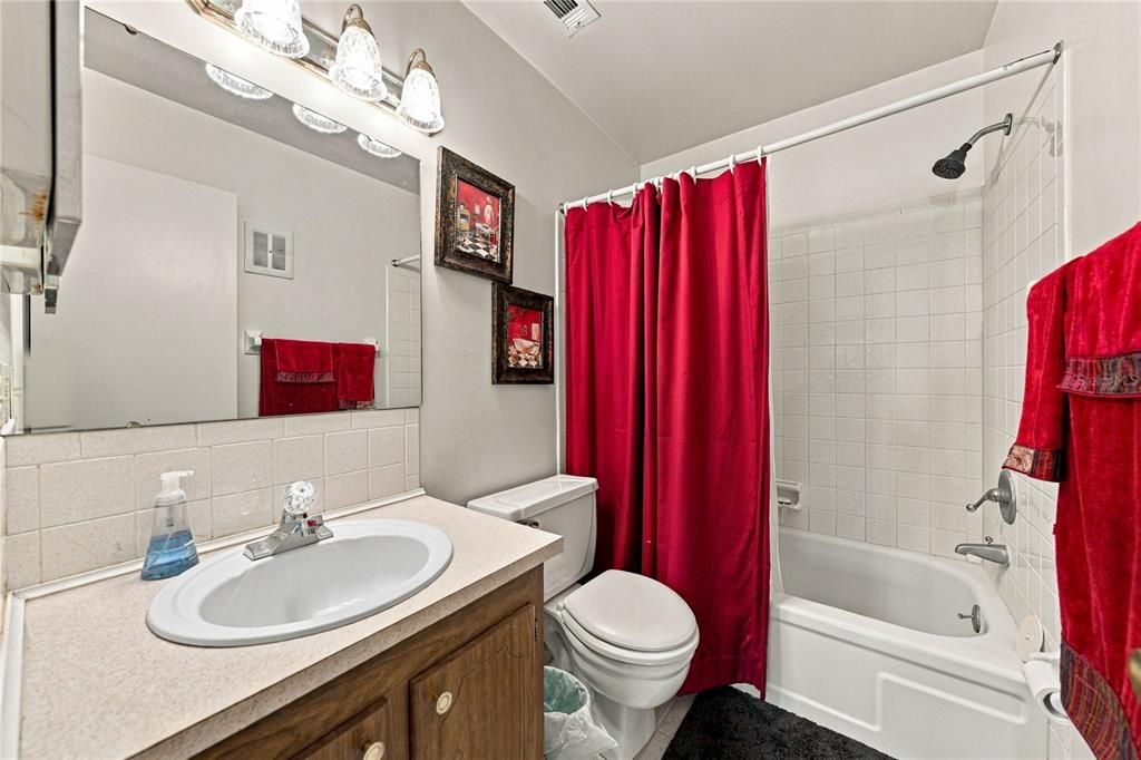 For Sale: $149,900 (3 beds, 3 baths, 1622 Square Feet)
