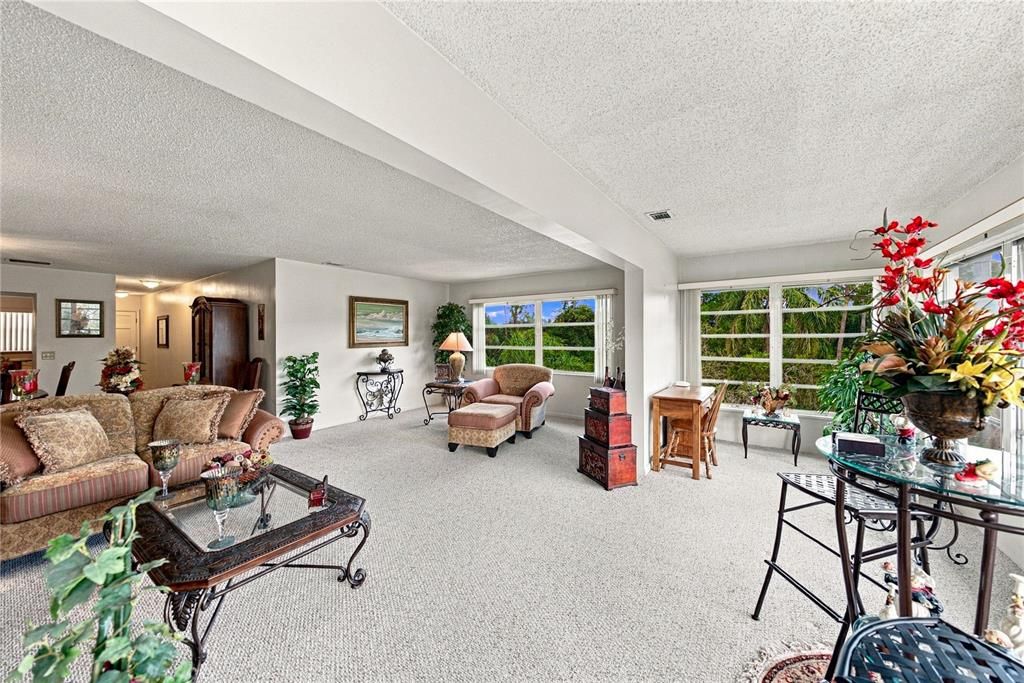 For Sale: $149,900 (3 beds, 3 baths, 1622 Square Feet)