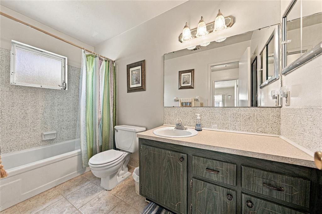 For Sale: $149,900 (3 beds, 3 baths, 1622 Square Feet)