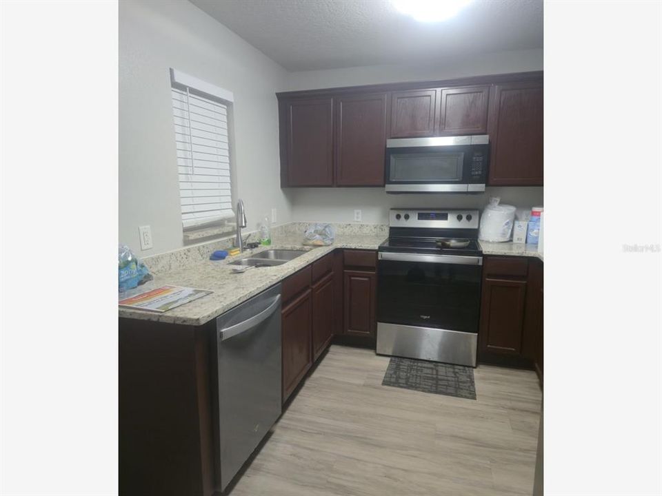 For Sale: $189,900 (3 beds, 3 baths, 1560 Square Feet)