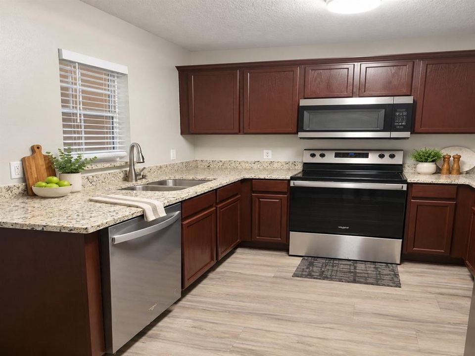 For Sale: $189,900 (3 beds, 3 baths, 1560 Square Feet)