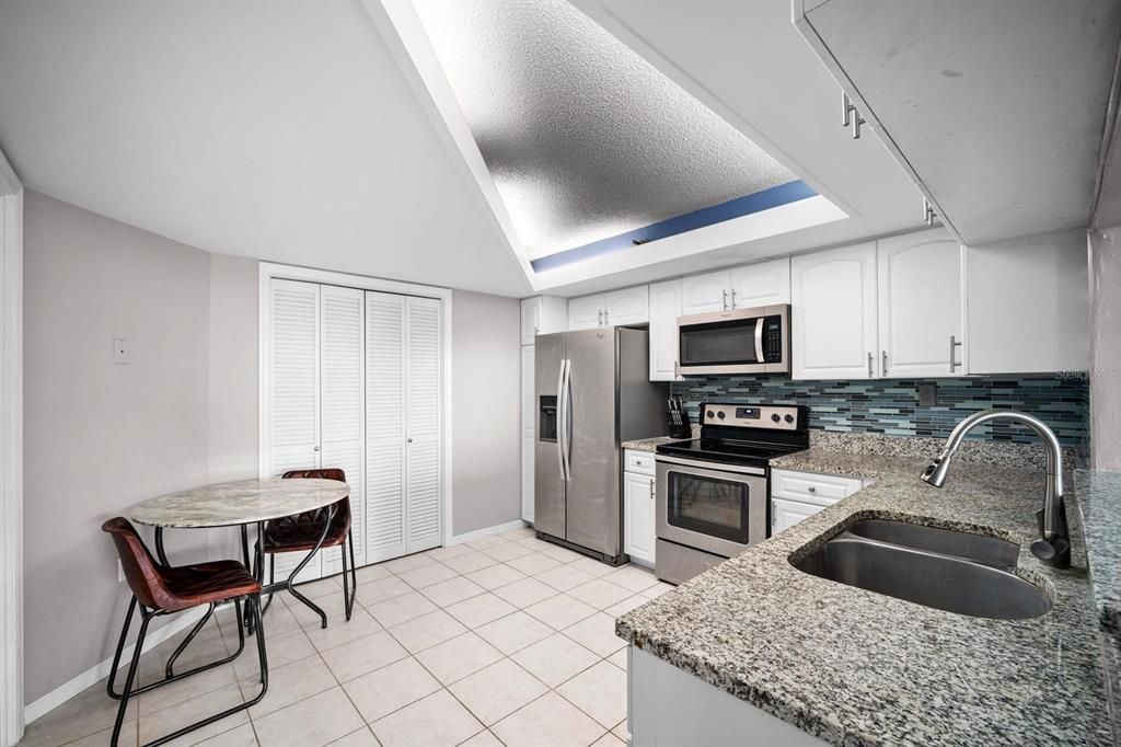For Sale: $479,900 (2 beds, 2 baths, 1150 Square Feet)