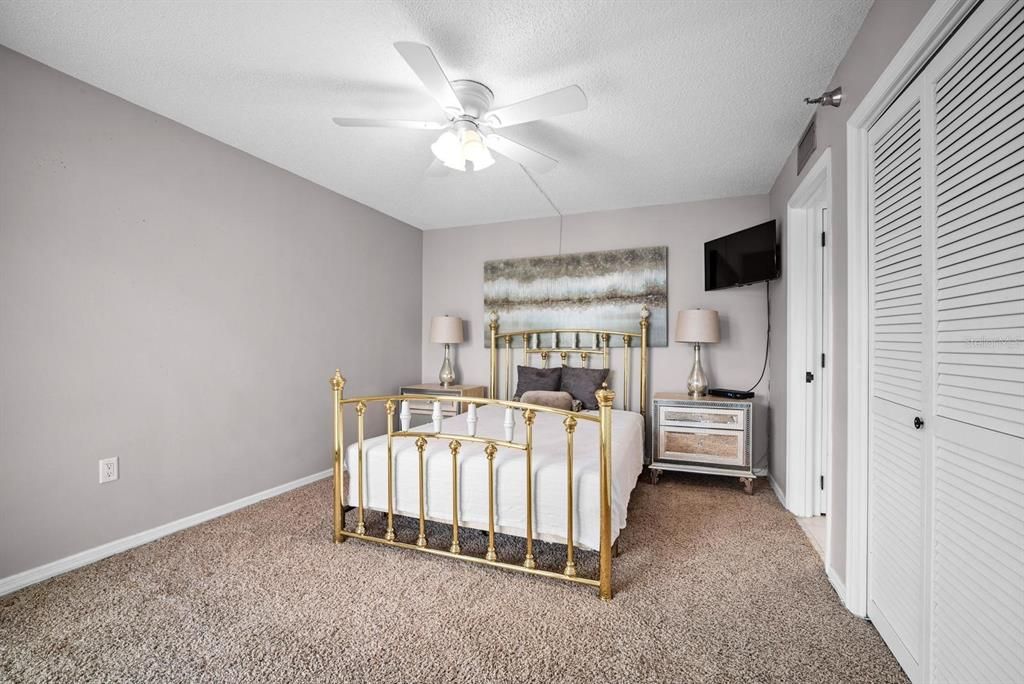 For Sale: $479,900 (2 beds, 2 baths, 1150 Square Feet)