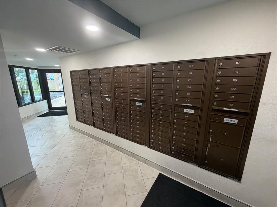 For Sale: $479,900 (2 beds, 2 baths, 1150 Square Feet)