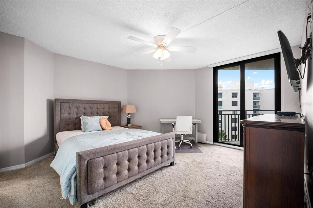For Sale: $479,900 (2 beds, 2 baths, 1150 Square Feet)