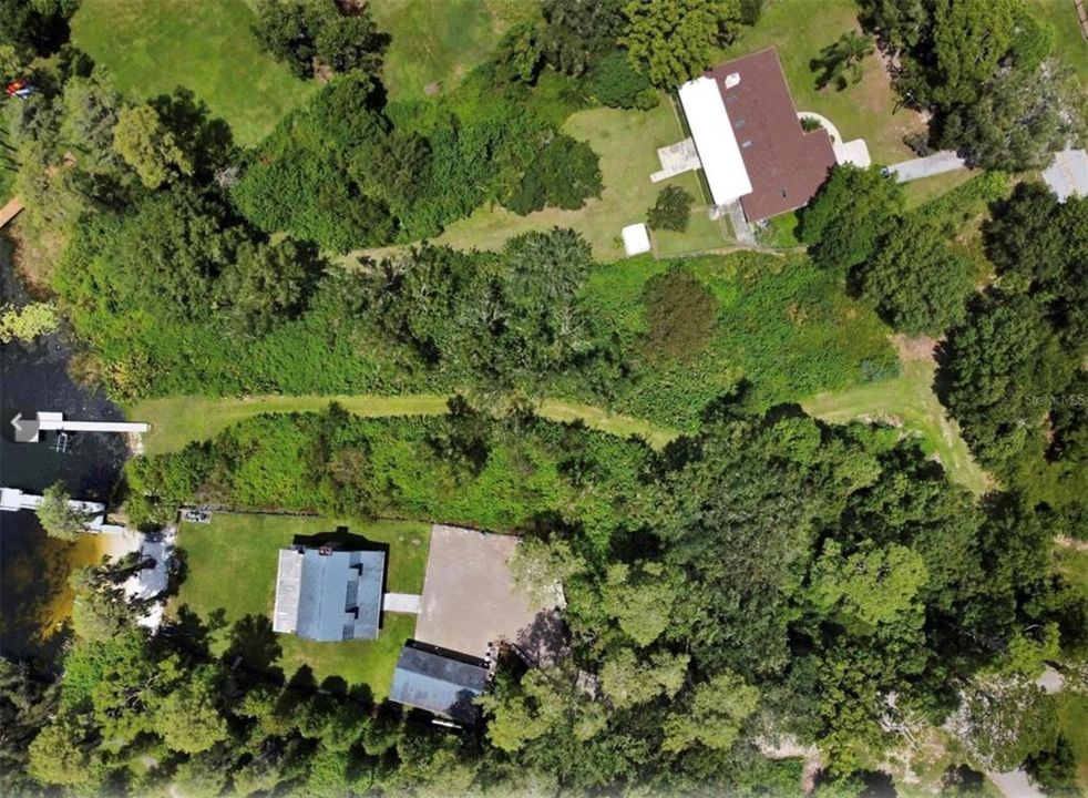 На продажу: $300,000 (0.85 acres)