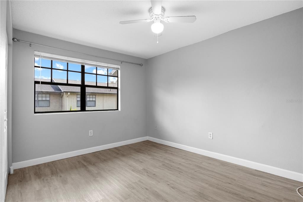 For Sale: $126,900 (2 beds, 1 baths, 899 Square Feet)
