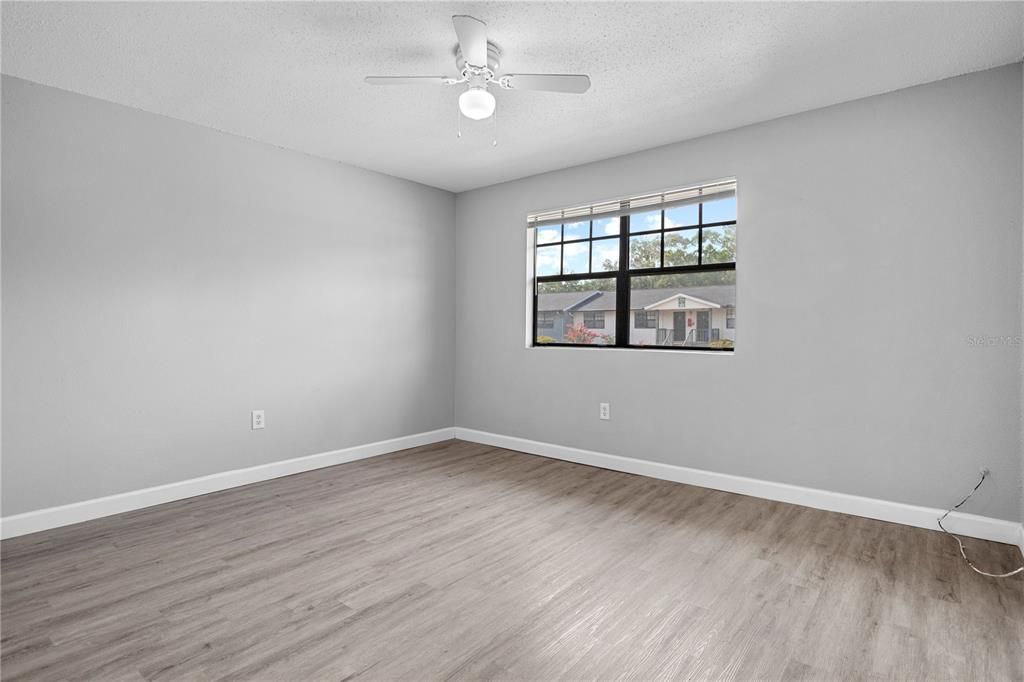For Sale: $126,900 (2 beds, 1 baths, 899 Square Feet)