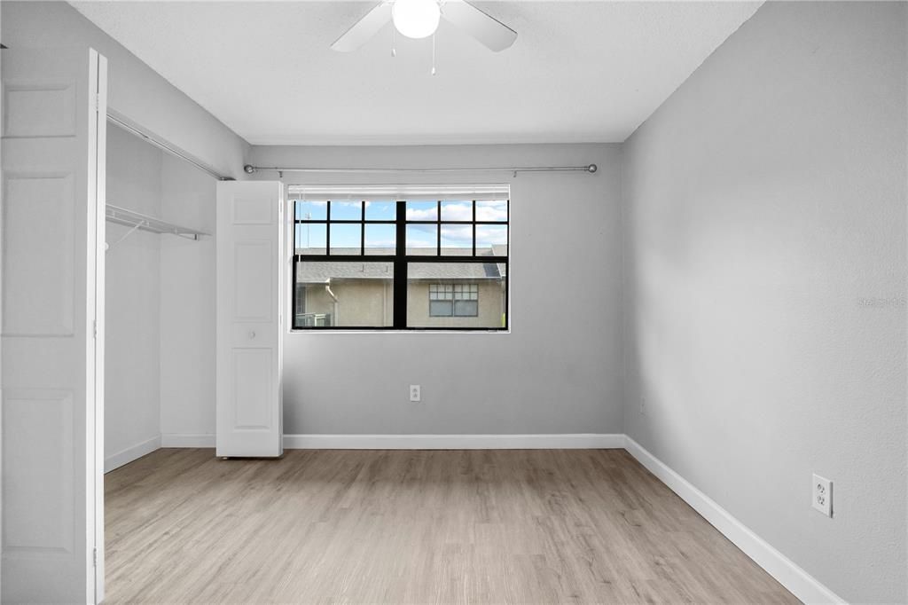 For Sale: $126,900 (2 beds, 1 baths, 899 Square Feet)