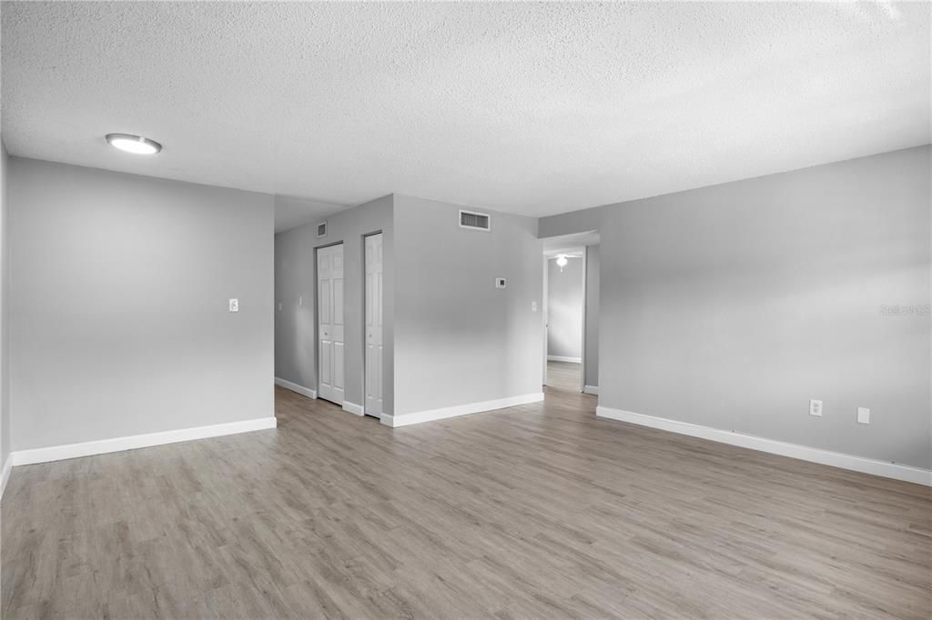 For Sale: $126,900 (2 beds, 1 baths, 899 Square Feet)
