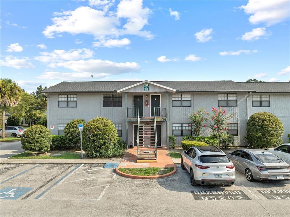 For Sale: $126,900 (2 beds, 1 baths, 899 Square Feet)