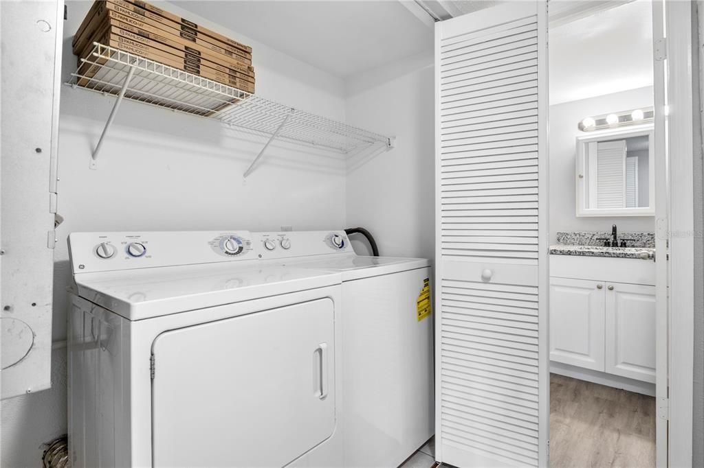 For Sale: $126,900 (2 beds, 1 baths, 899 Square Feet)