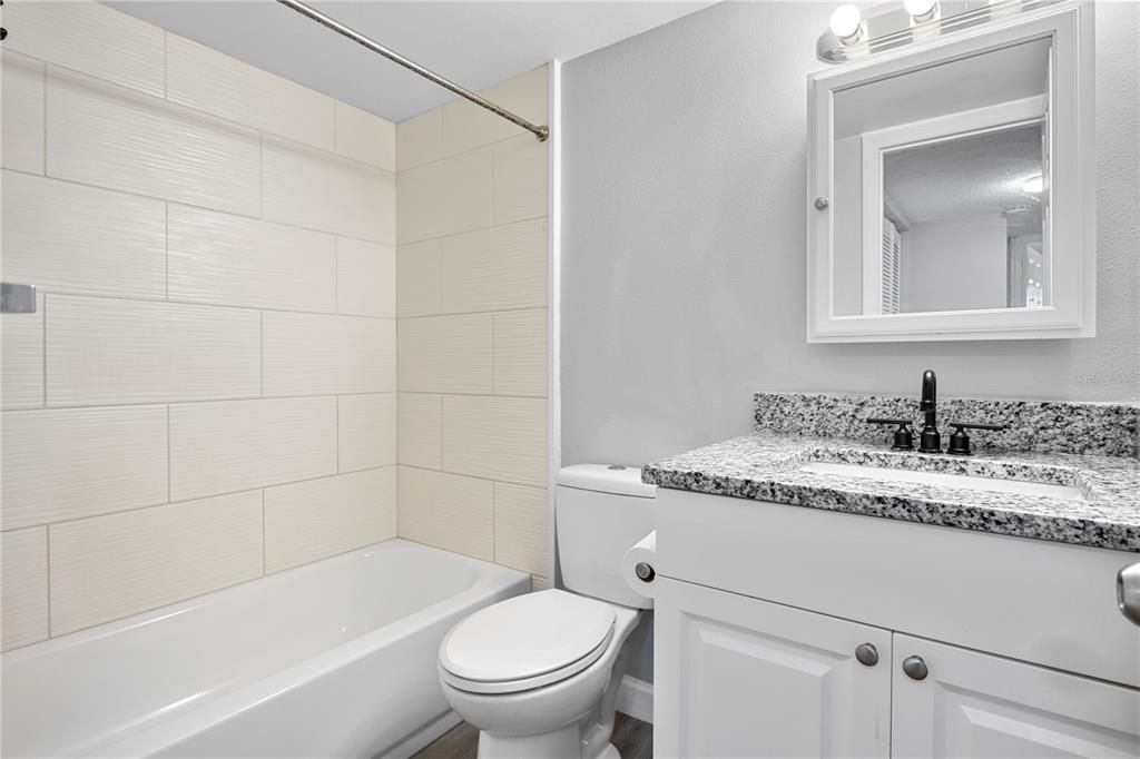 For Sale: $126,900 (2 beds, 1 baths, 899 Square Feet)