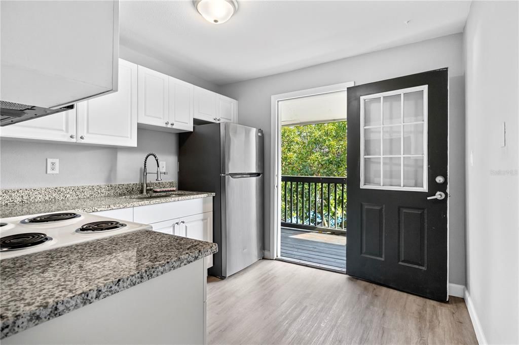 For Sale: $126,900 (2 beds, 1 baths, 899 Square Feet)