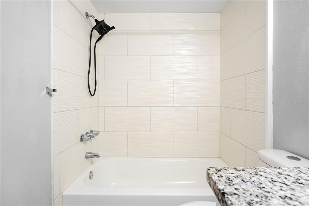 For Sale: $126,900 (2 beds, 1 baths, 899 Square Feet)