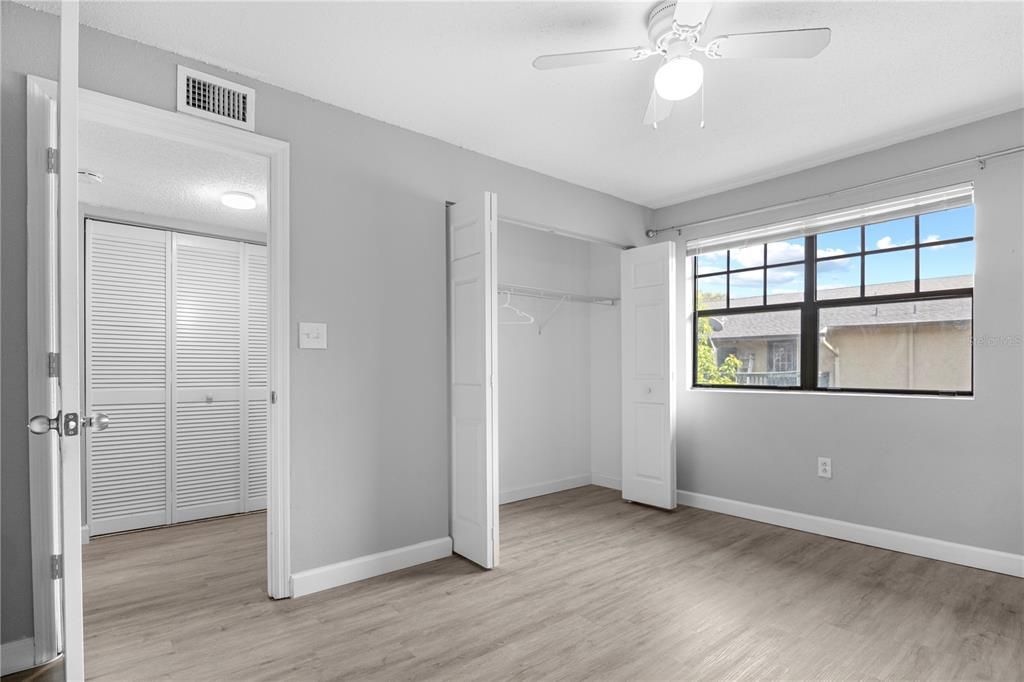 For Sale: $126,900 (2 beds, 1 baths, 899 Square Feet)