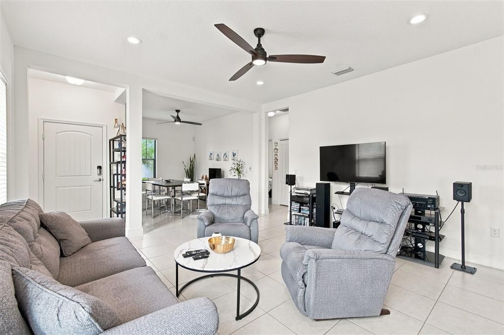 For Sale: $450,000 (3 beds, 2 baths, 1528 Square Feet)