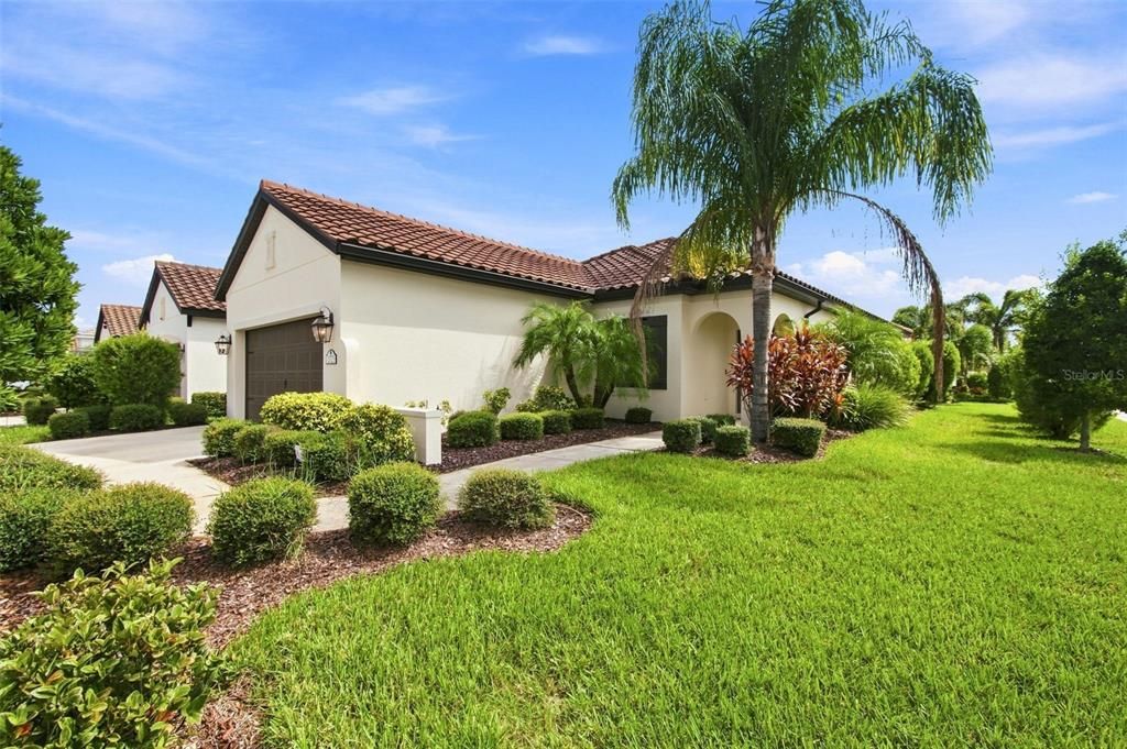 For Sale: $450,000 (3 beds, 2 baths, 1528 Square Feet)