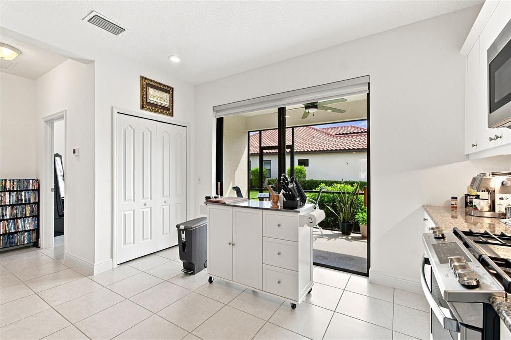 For Sale: $450,000 (3 beds, 2 baths, 1528 Square Feet)