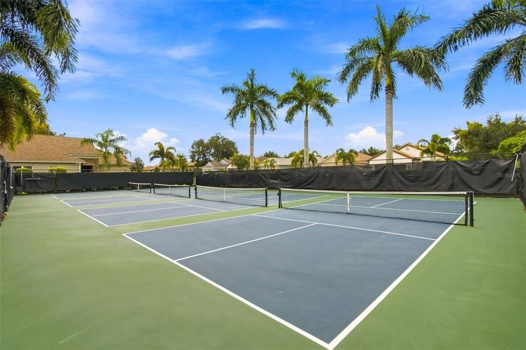 For Sale: $450,000 (3 beds, 2 baths, 1528 Square Feet)