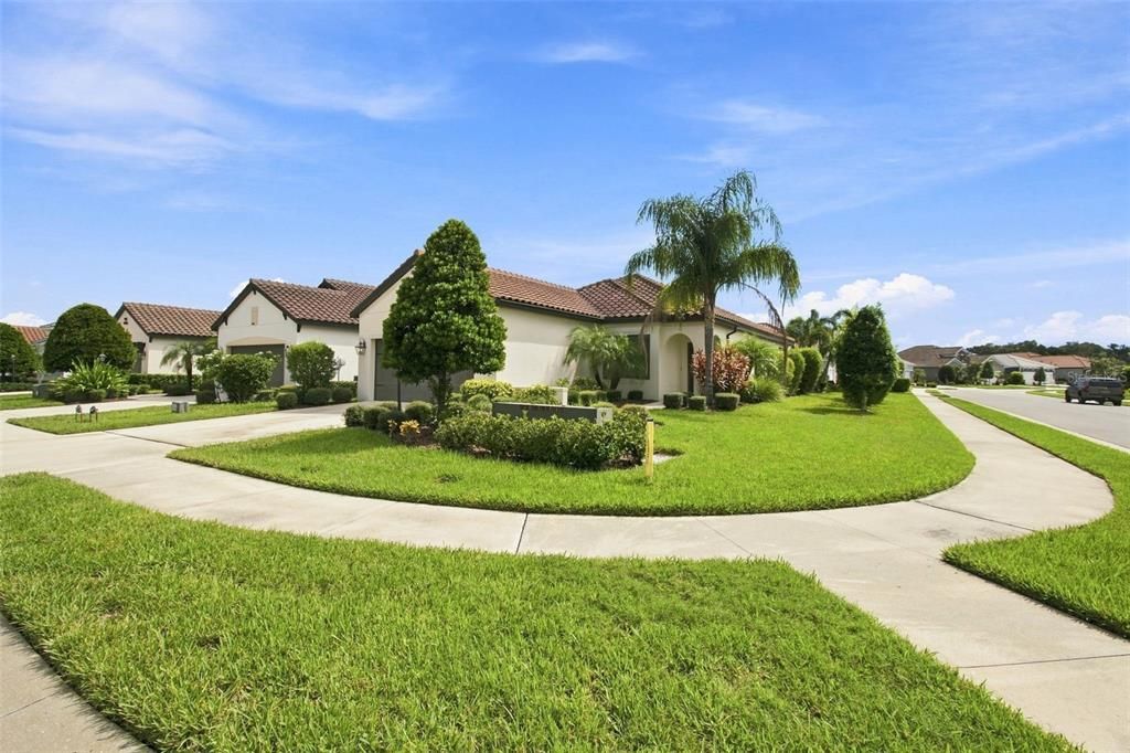 For Sale: $450,000 (3 beds, 2 baths, 1528 Square Feet)