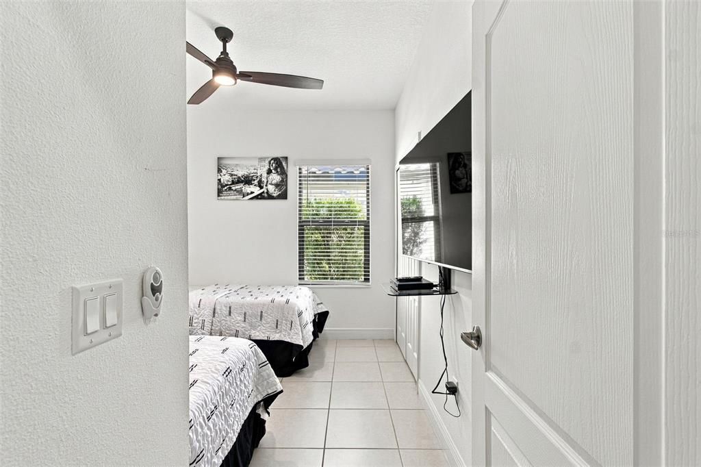 For Sale: $450,000 (3 beds, 2 baths, 1528 Square Feet)
