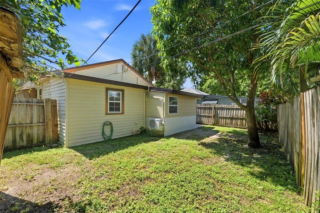 For Sale: $625,000 (7 beds, 3 baths, 1784 Square Feet)