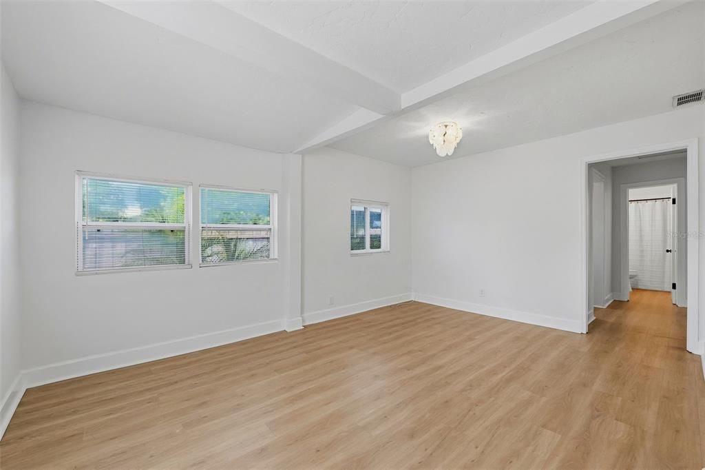 For Sale: $625,000 (7 beds, 3 baths, 1784 Square Feet)