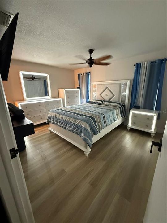 For Sale: $435,000 (3 beds, 2 baths, 1186 Square Feet)