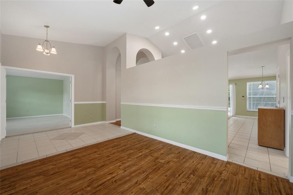 На продажу: $459,900 (4 спален, 2 ванн, 1680 Квадратных фут)