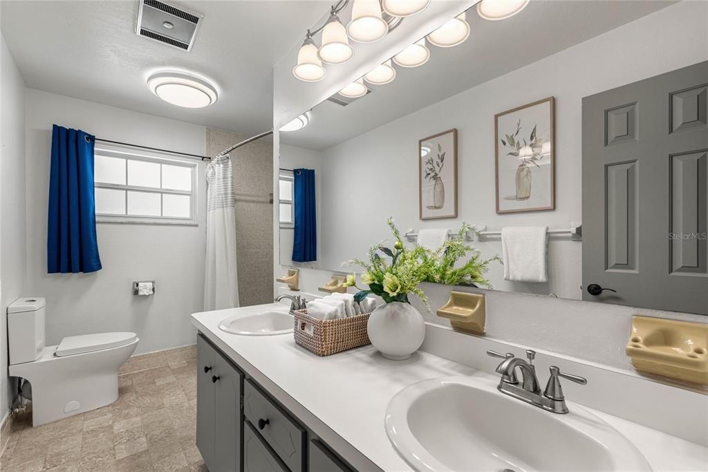 For Sale: $1,250,000 (6 beds, 4 baths, 3721 Square Feet)