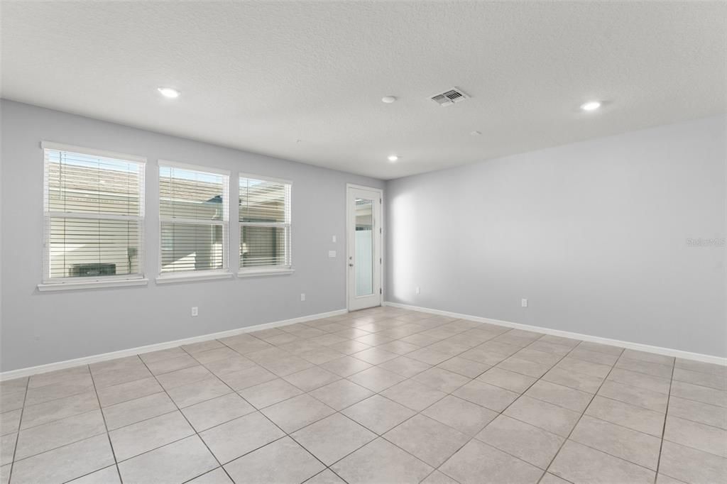 For Rent: $3,000 (4 beds, 3 baths, 1809 Square Feet)
