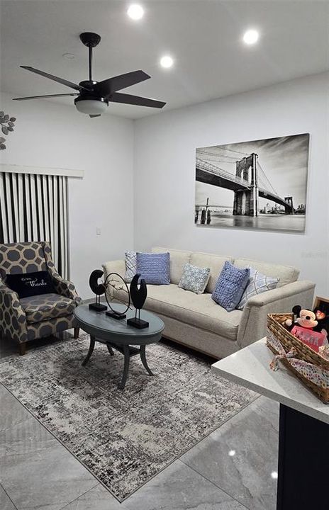En Venta: $295,000 (3 camas, 2 baños, 1182 Pies cuadrados)