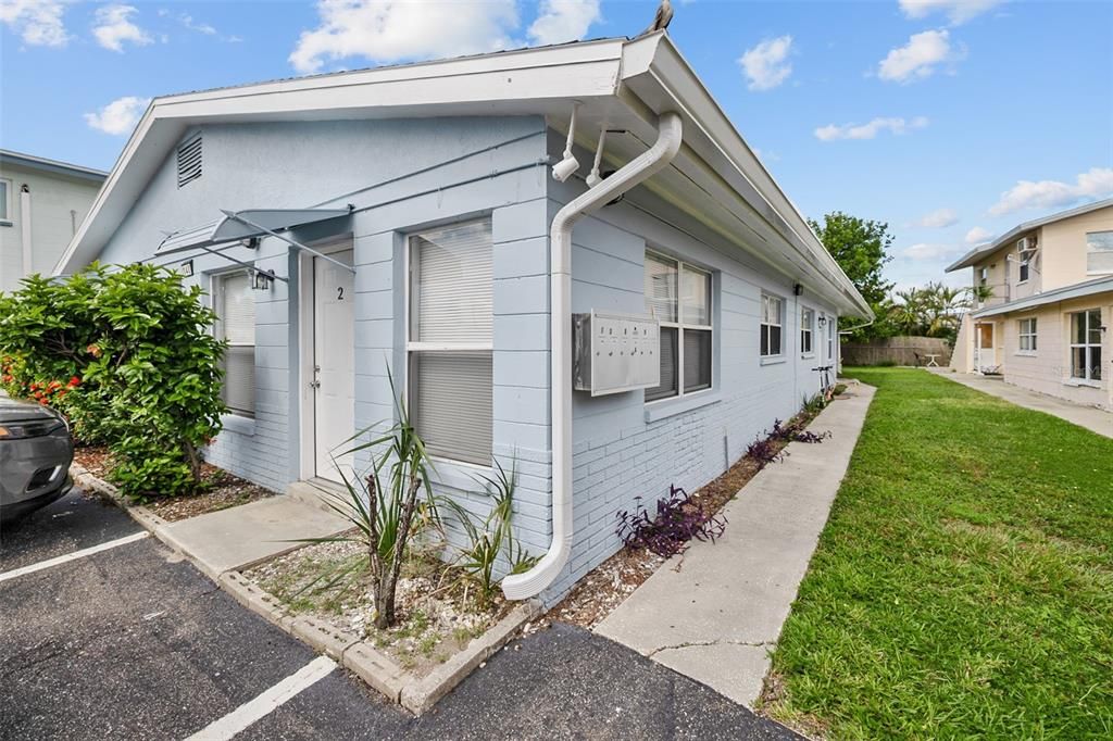 For Rent: $1,775 (2 beds, 1 baths, 800 Square Feet)