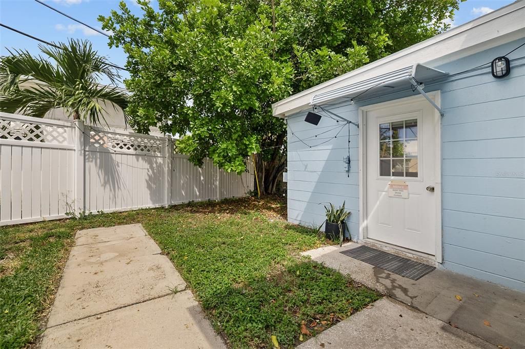 For Rent: $1,775 (2 beds, 1 baths, 800 Square Feet)