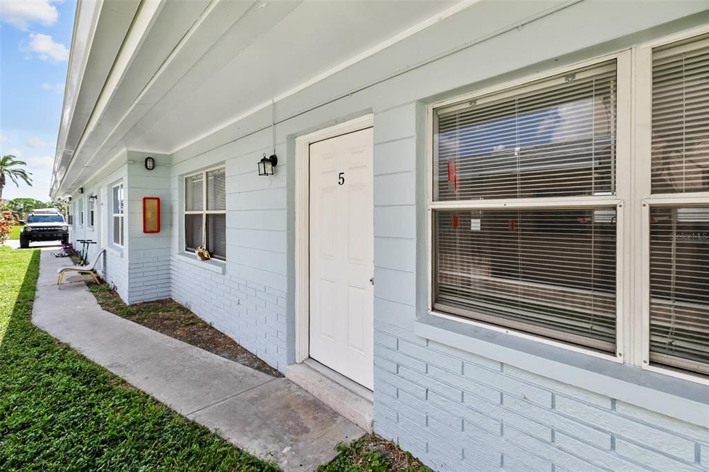 For Rent: $1,775 (2 beds, 1 baths, 800 Square Feet)