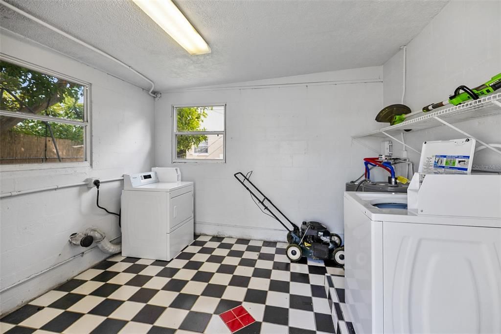 For Rent: $1,775 (2 beds, 1 baths, 800 Square Feet)