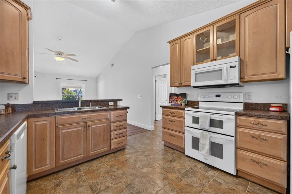 : $498,500 (3 спален, 2 ванн, 1956 Квадратных фут)