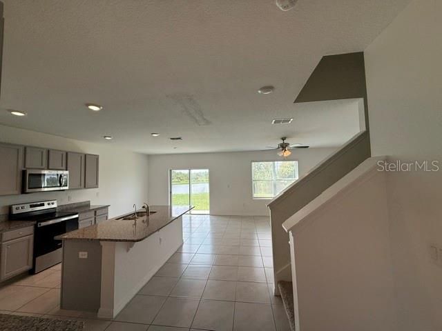 En Renta: $2,800 (5 camas, 3 baños, 2696 Pies cuadrados)