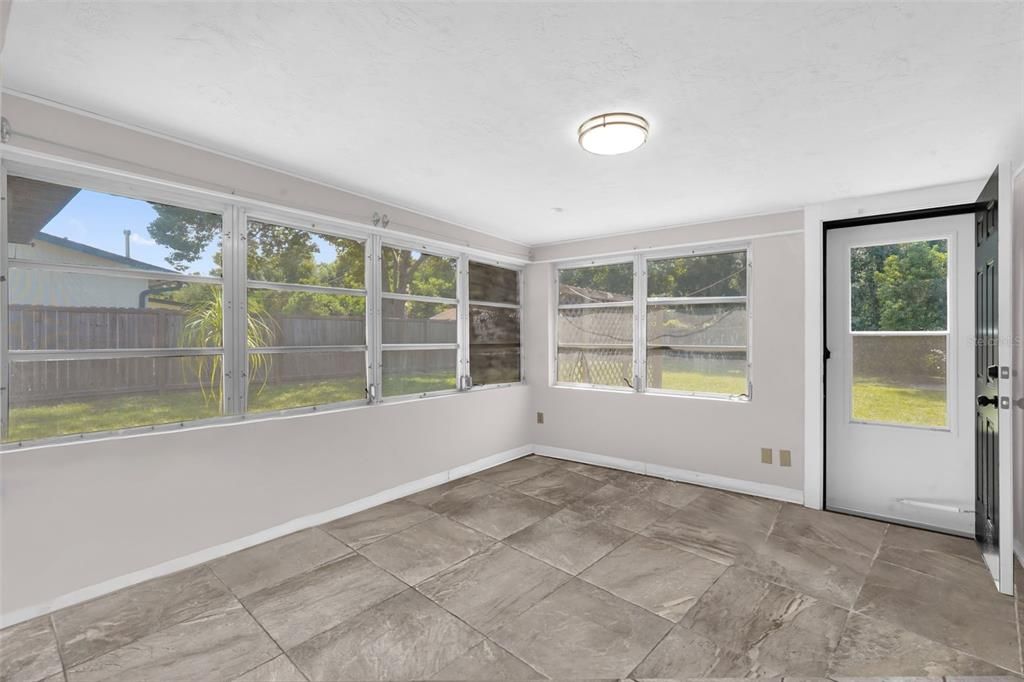 En Venta: $289,000 (3 camas, 2 baños, 1372 Pies cuadrados)