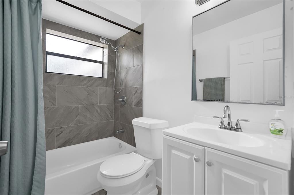 En Venta: $289,000 (3 camas, 2 baños, 1372 Pies cuadrados)