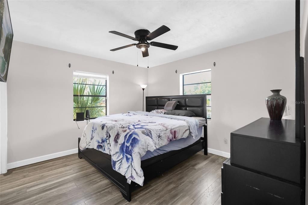 En Venta: $289,000 (3 camas, 2 baños, 1372 Pies cuadrados)