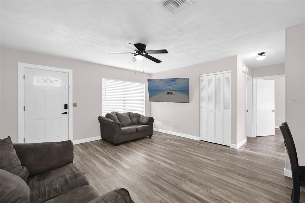 En Venta: $289,000 (3 camas, 2 baños, 1372 Pies cuadrados)
